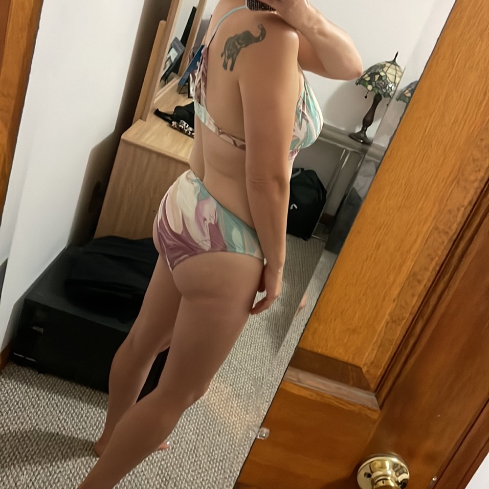 Cupshe Marble Bikini Top 👙 - Picture 5 of 7